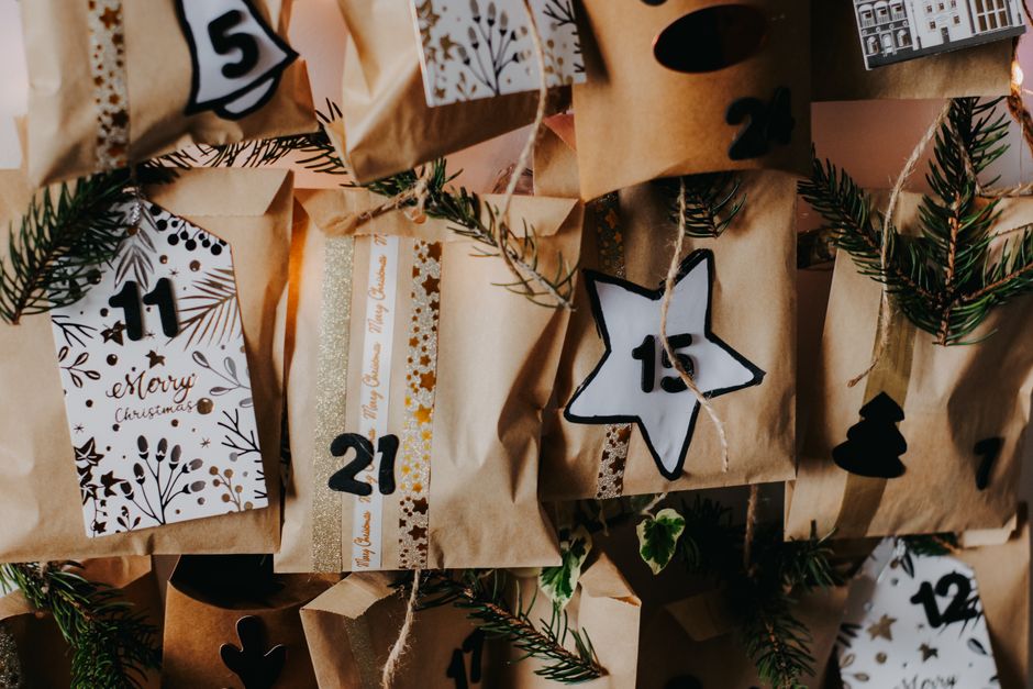 Sfeervolle adventskalenders voor in huis: unieke opties voor 2026